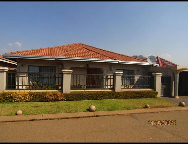 4 BEDROOM HOUSE FOR SALE IN VOSLOORUS